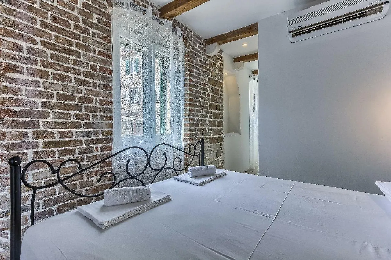 Studio Apartment With Balcony Split