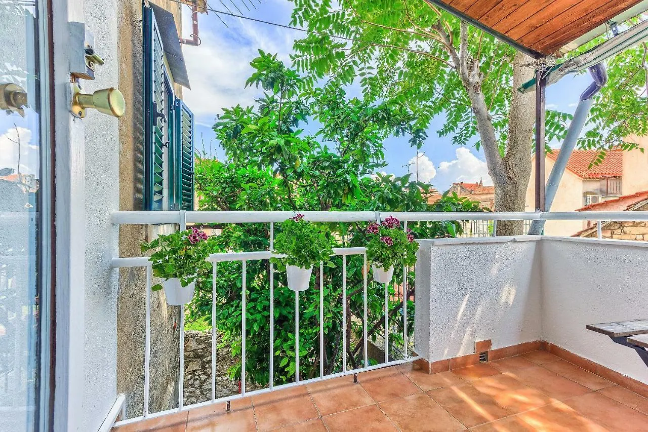 Studio Apartment With Balcony Split
