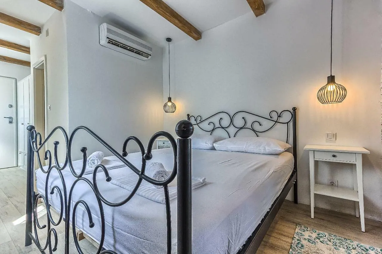 Studio Apartment With Balcony Split